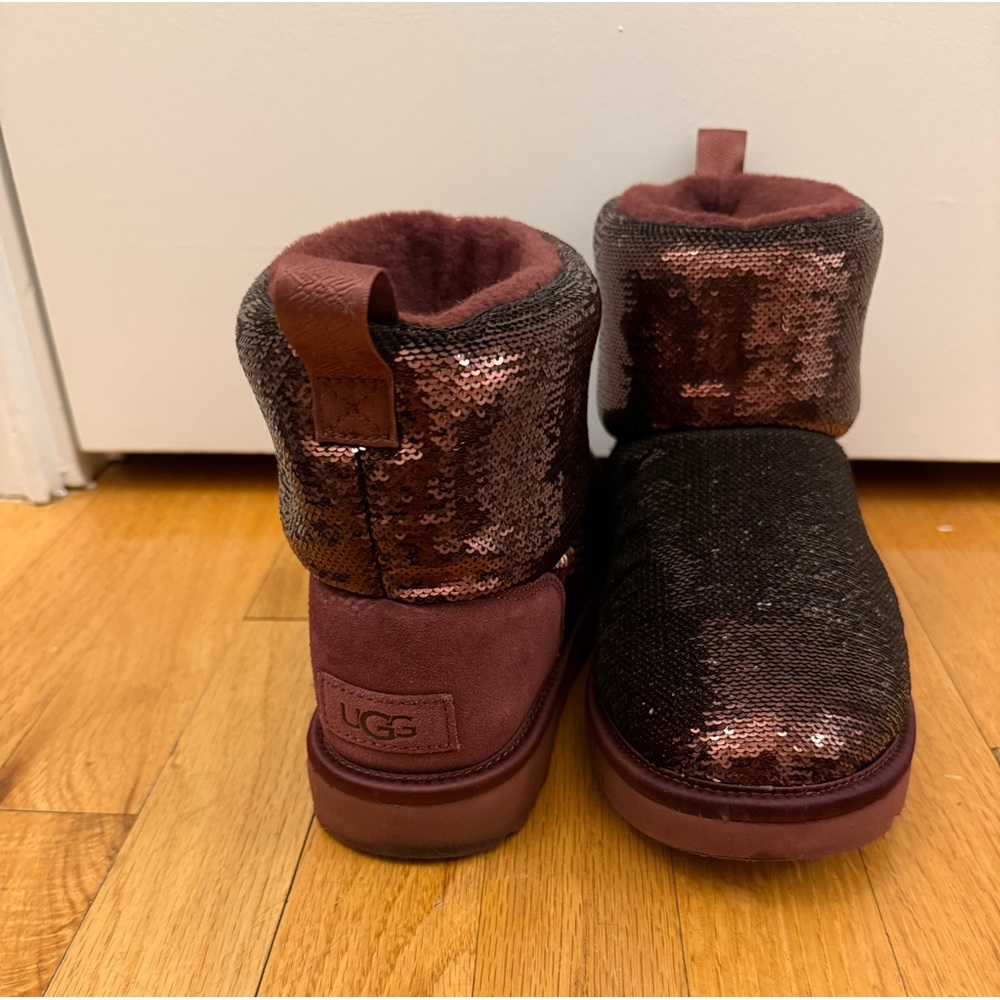 UGG mini Sequin Boots - Shimmering burgundy